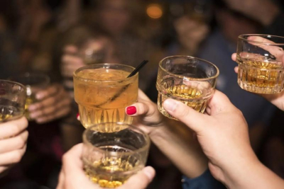 Ανήλικοι με αλκοόλ στο Καρλόβασι – Δύο συλλήψεις από την αστυνομία