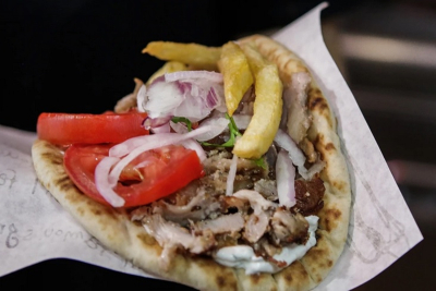Ζαλίζουν οι τιμές για το σουβλάκι – Ξεπέρασαν τα 6 ευρώ στο Ηράκλειο Κρήτης
