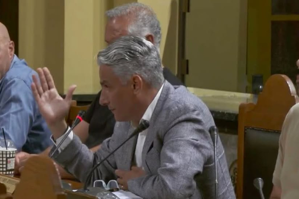 Σε «επικοινωνιακή φούσκα» εξελίχθηκε η λογοδοσία για τα υδρόμετρα: Σκληρή απάντηση του Πανάγου Κουφέλου