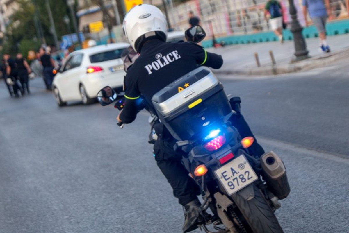 Σάμος: Χειροπέδες σε ημεδαπό για παράνομο υπαίθριο εμπόριο στο Βαθύ