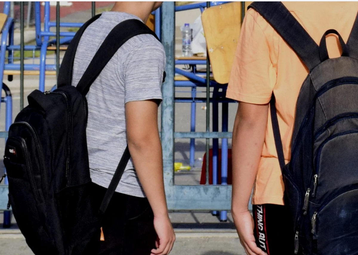 Γιατί δεν δίνονται στη δημοσιότητα οι φωτογραφίες του παιδοβιαστή γυμνασιάρχη στη Σάμο;