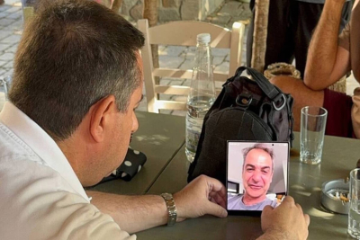 Χίος: Άγρια γιούχα στον Μηταράκη για τις πυρκαγιές – «Ντροπή σας – Μας κάψατε για το αντιμόνιο» του φώναζαν οι Χιώτες (vid)