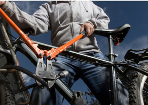 Ανήλικος “ποντικός” στη Μυτιλήνη – Έκλεψε ποδήλατο 41χρονης αλλοδαπή