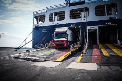 Λέσβος: Λύθηκε το μπλόκο των κτηνοτρόφων στο λιμάνι της Μυτιλήνης