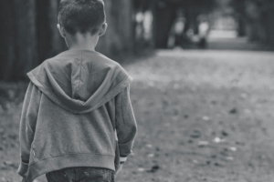 Λέσβος: 7χρονο παιδί βρέθηκε μόνο του τη νύχτα – Συνελήφθη ο πατέρας του!