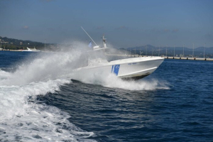 Εντοπισμός 20 ατόμων και σύλληψη των 2 διακινητών τους μετά από καταδίωξη στη Σάμο