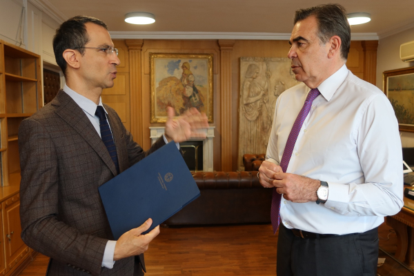 Συνάντηση Ιάσονα Πιπίνη με Μαργαρίτη Σχοινά για τη Λέσβο: «Ξεκινούν οι εξαγωγές ώριμων τυριών – Νέα μέτρα στήριξης»