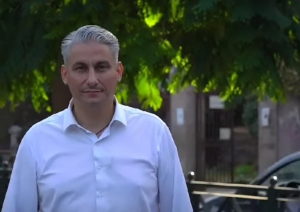 «Διχάζεται το Πλωμάρι, σιωπά ο Δήμαρχος» – Έκρηξη αγανάκτησης από τον Κουφέλο