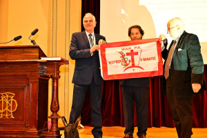 Τιμή με ισχυρό συμβολισμό, ο Δήμαρχος Ψαρών βραβεύτηκε από τον Φιλολογικό Σύλλογο Παρνασσός