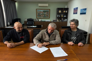 Υπογραφή σύμβασης για το έργο αναβάθμισης του ηλεκτροφωτισμού στην πλατεία Ακρασίου από το Δήμο Μυτιλήνης