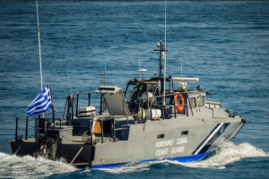 Νεκρός ένας μετανάστης, 35 διασώθηκαν στον όρμο Ισιδώρου στη Σάμο