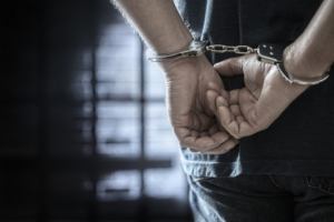 Χειροπέδες στη Χίο, 30χρονος συνελήφθη με ποσότητα χασίς στο σπίτι του