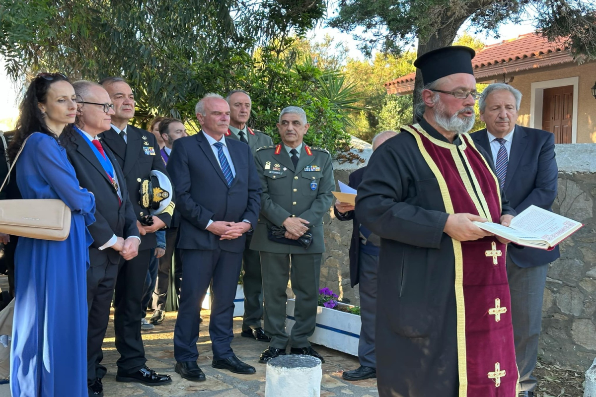 Συγκίνηση στα Ψαρά: Φιλέλληνες απ’ όλο τον κόσμο τίμησαν τον Κανάρη και τους ήρωες του νησιού!