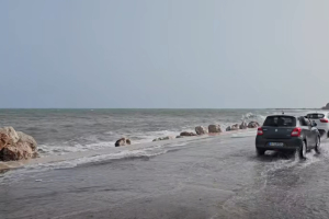 Ένα με τη θάλασσα παραλιακοί δρόμοι στη Χίο (vid)