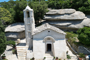 Εγκαινιάστηκε στην Ικαρία η αποκατεστημένη Ιερά Μονή Οσίας Θεοκτίστης
