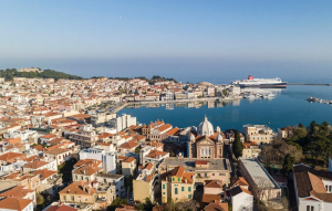 Σύλληψη 15χρονου στο λιμάνι της Μυτιλήνης, προσπάθησε να ταξιδέψει με ξένα έγγραφα