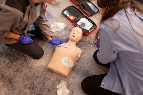 Δωρεάν σεμινάρια πρώτων βοηθειών και απινιδωτή στη Μυτιλήνη, ανοικτά σε προπονητές και αθλητές